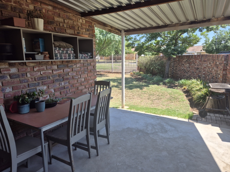 2 Bedroom Property for Sale in La Hoff North West